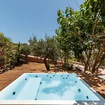 ホテル Akre - Designed For Adults 4*