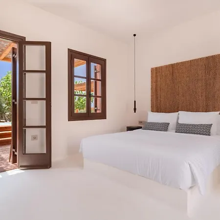 Akre - Designed For Adults 4*