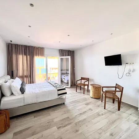 Akre - Designed For Adults 4*