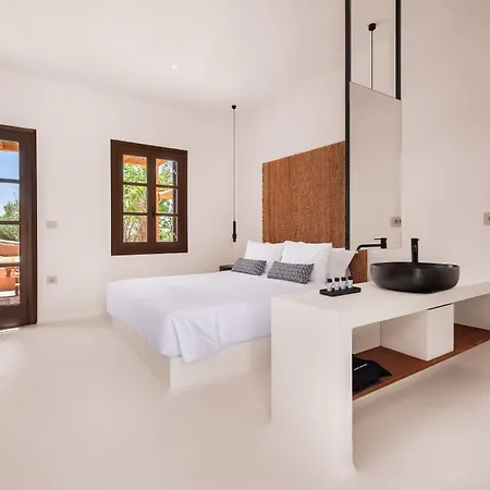 Akre - Designed For Adults 4*