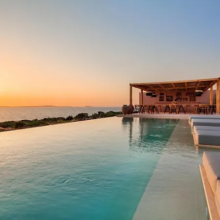 Akre - Designed For Adults 4*