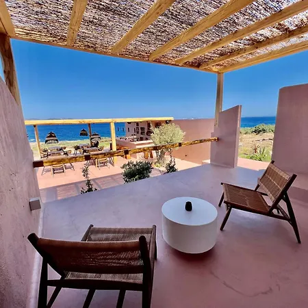 Akre - Designed For Adults 4*