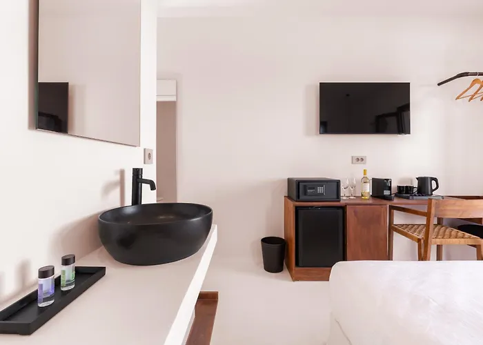 Akre - Designed For Adults 4* Stelida (Naxos)