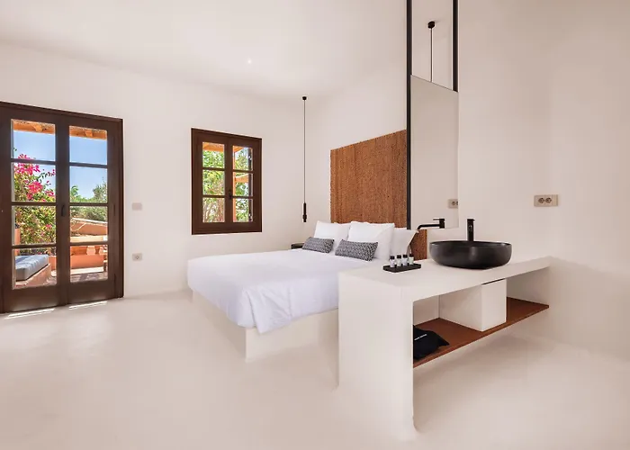 Akre - Designed For Adults 4*